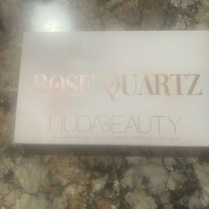 Huda Beauty Rose Quartz Eyeshadow palette